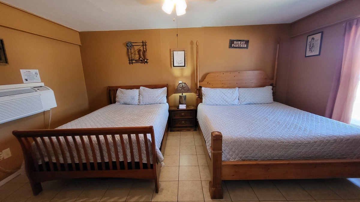 Buchanan Dam Cabin | The Jesse James Suite At the HCL