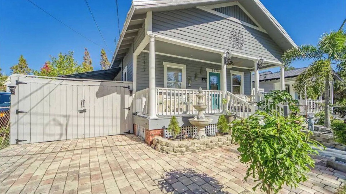 East Ybor House | The Jewel of Ybor, a 3 Bedroom Bungalow