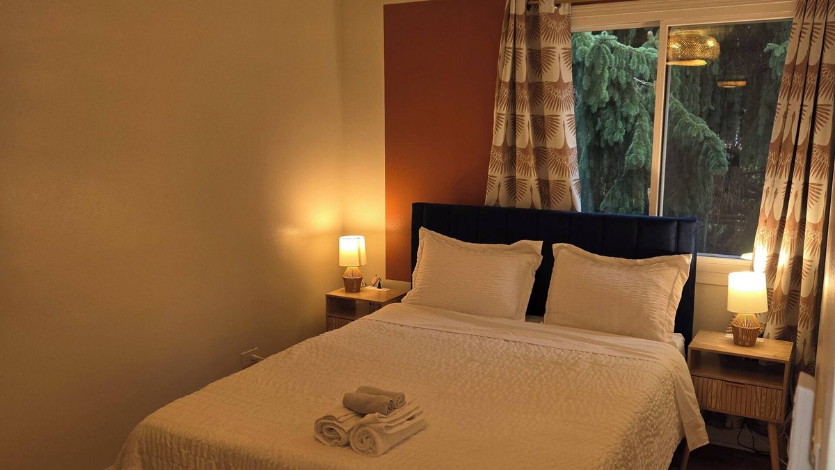 Edgewater House | *The JewelBox* Quiet 3-Bed Townhouse