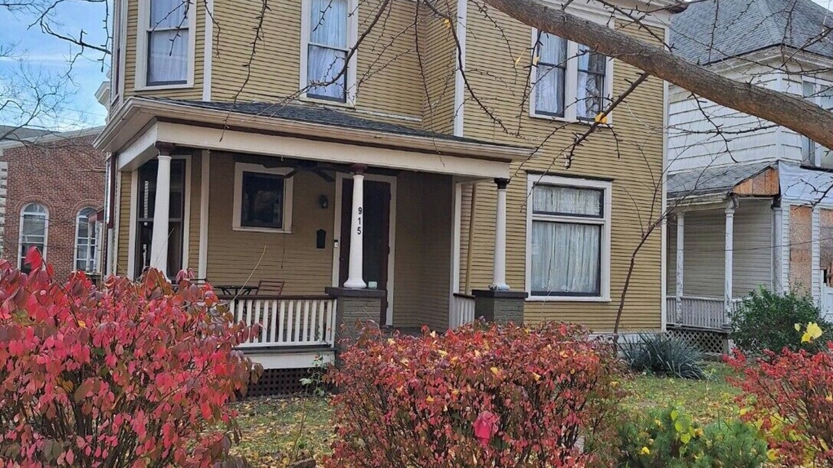 Hannibal House | The John Sydney House - Family and Pet Friendly Historic Home Downtown