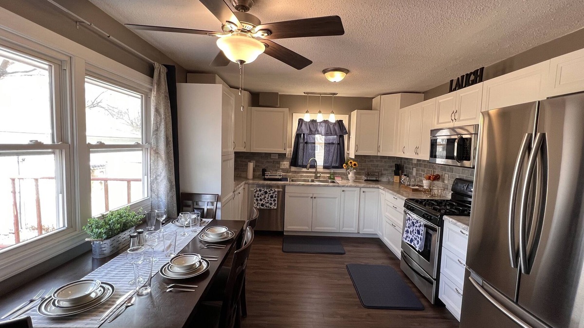 Johnston House | The Johnston House - Located in the heart of Johnston - Close to Saylorville