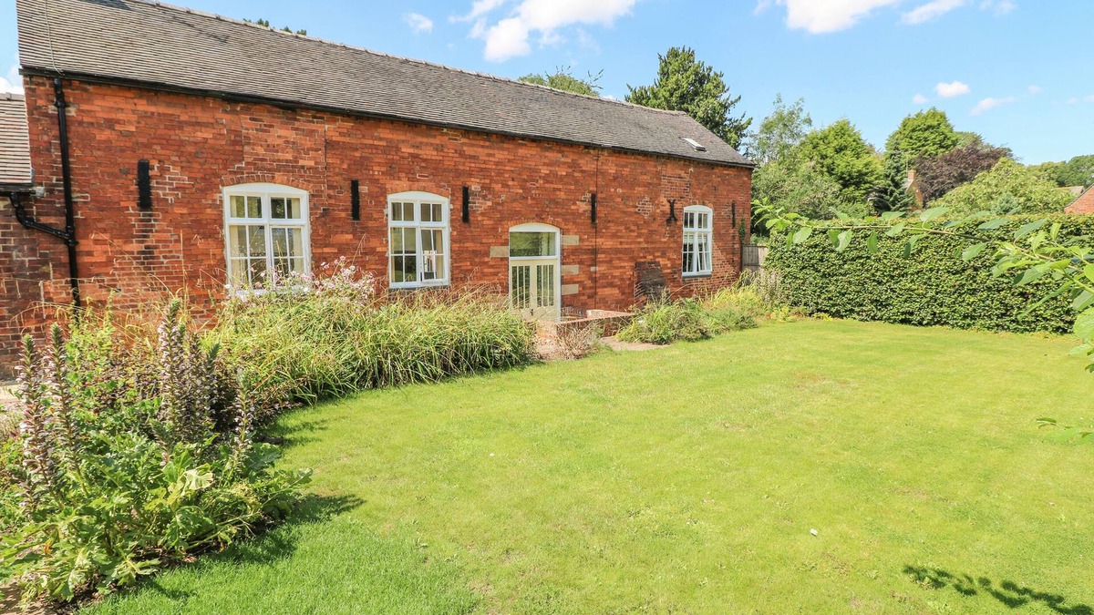 Ticknall Cottage | THE JOINERS SHOP, family friendly in Melbourne, Derbyshire