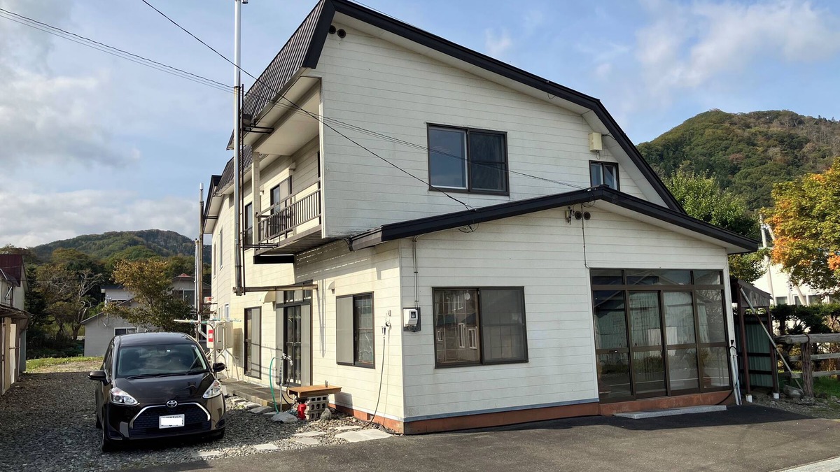 Hiro-cho House | The ocean, river, and mountains are a 3-minute walk away! One building rental [with wood stove, ping-pong table, and storage room with indoor bicycle parking] BBQ and outdoor facilities in the spacious grounds (pets are partially allowed!) Close to Cape E