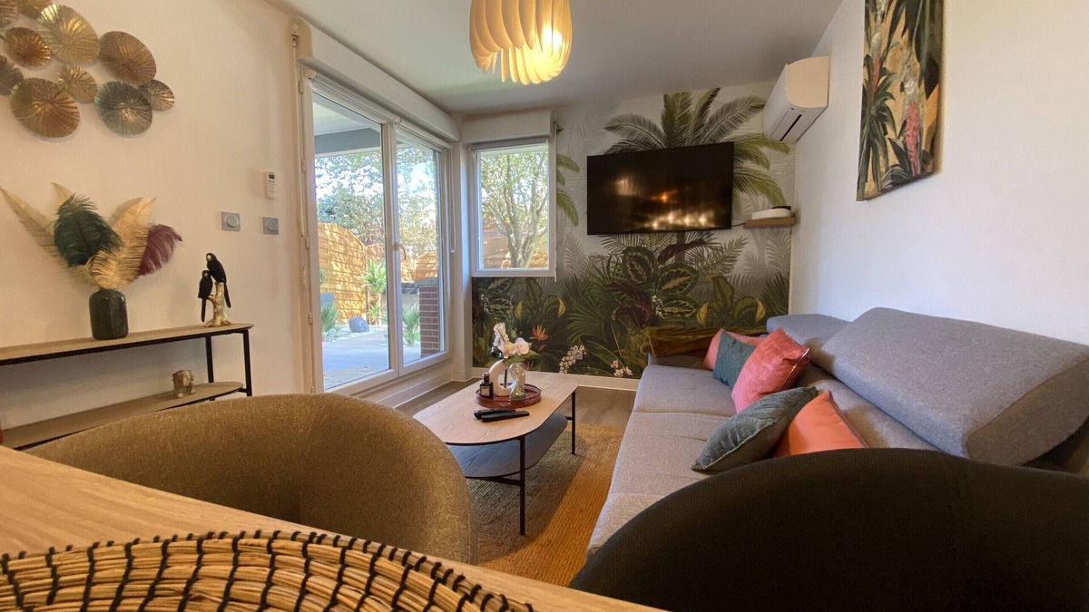Blagnac Apartment | The Jungle : 1bdr with garden & spa