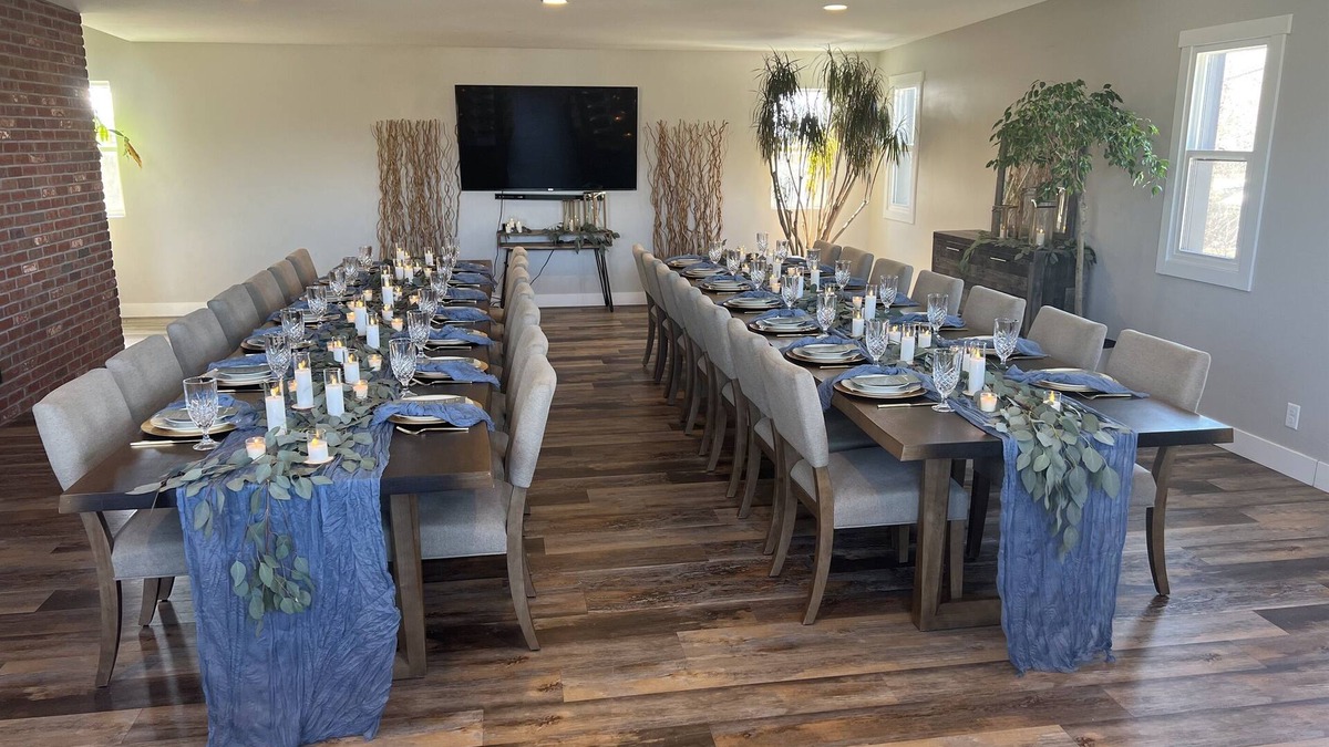 Southside Cabin | "The Juniper"-Gathering Tree's Ultimate 12 suite Downtown Group Stay