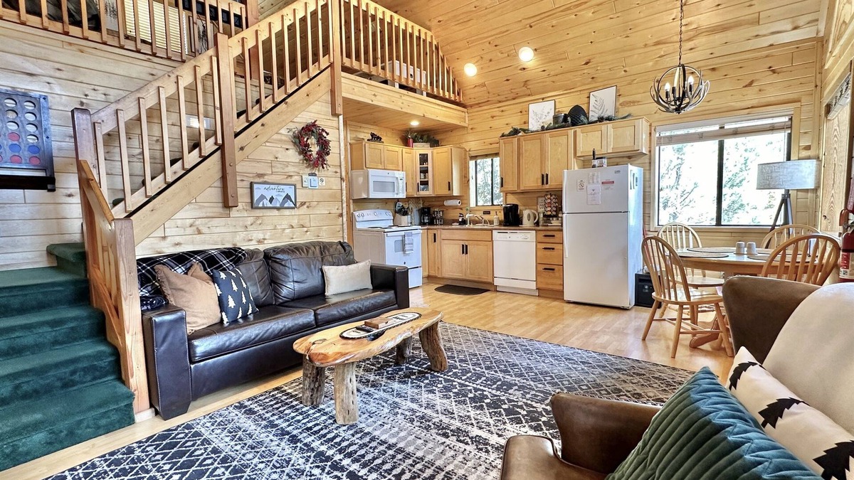 Heber Cabin | The Juniper Grove | Loft & Private Hot Tub!