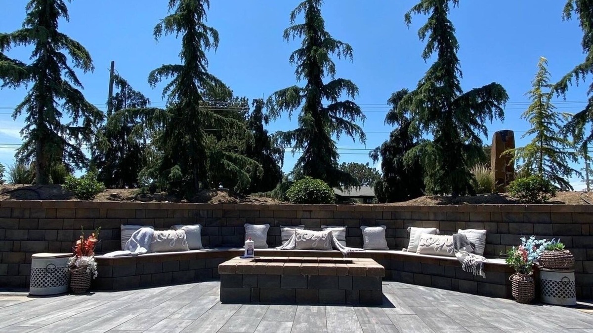 Nampa House | The Karcher House 3,200sqft home on 5 acres. Great for parking big rigs.
