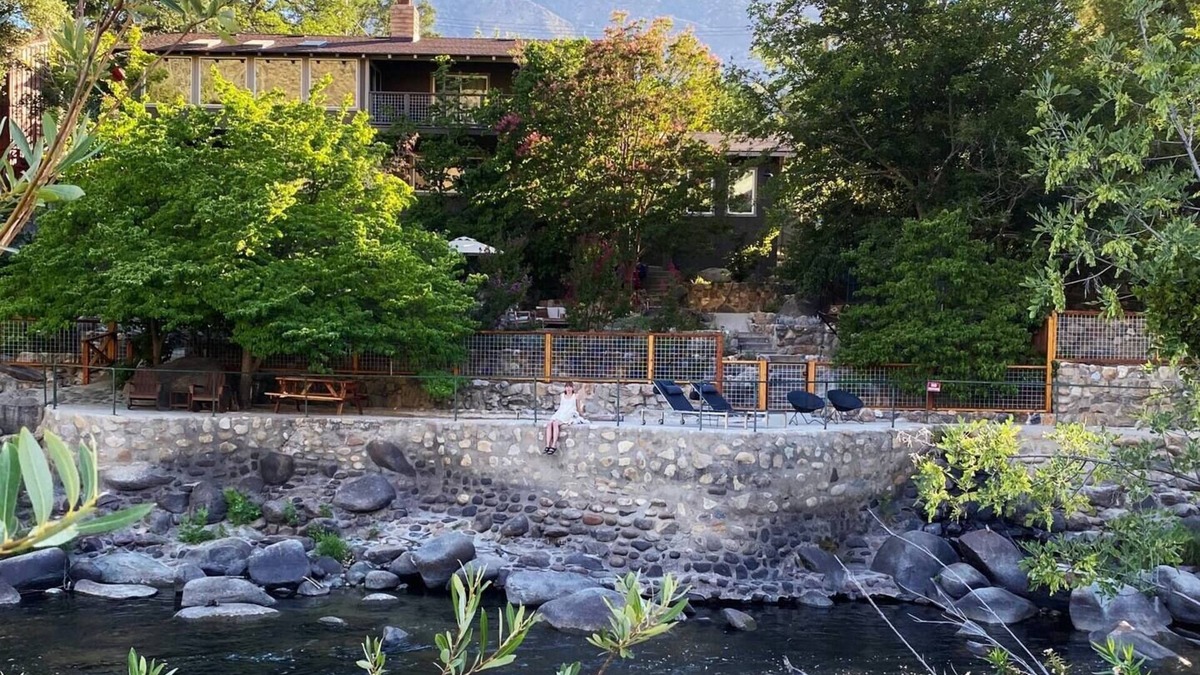 Kernville House | The Kern River House: River's Edge Cottage Private Waterfront Fireplace Dog OK