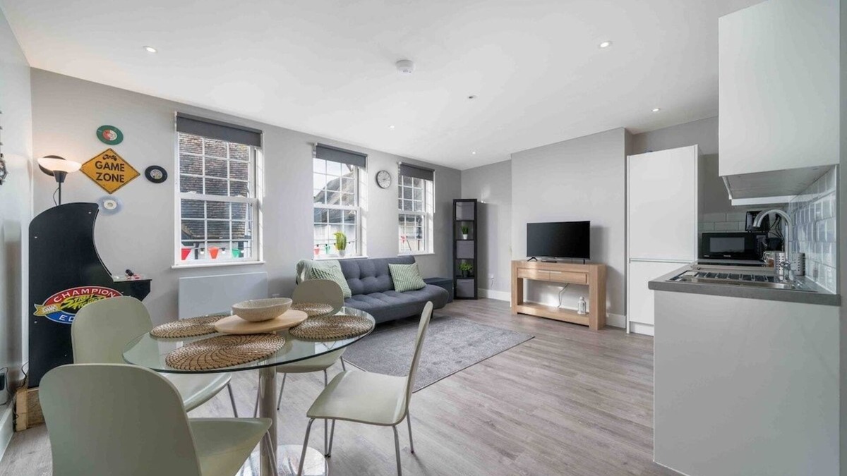 Grove Apartment | The Kingston Hideaway