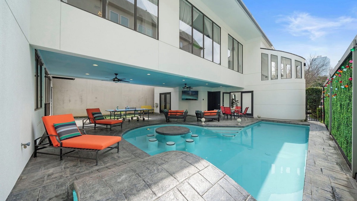 Greenway Plaza-Upper Kirby House | The Kirby Retreat–Luxe Stay w/Heated Pool, King Size Beds, Garage & Games