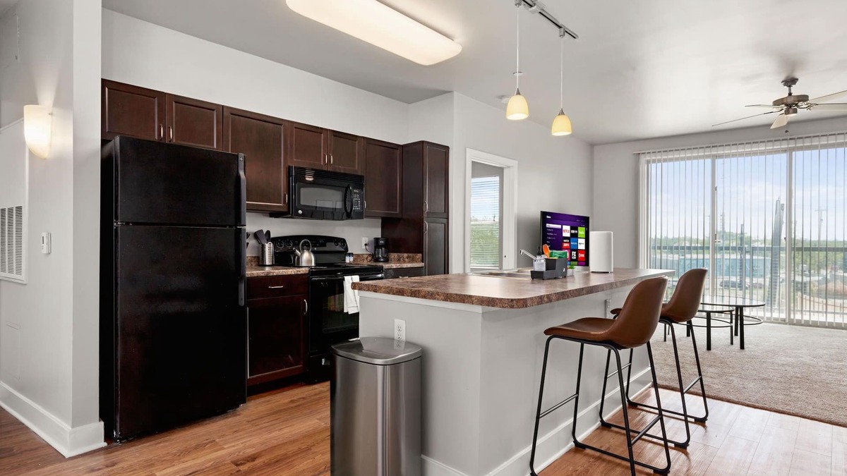Arsenal Apartment | The Ladybird: Riverwalk Loft