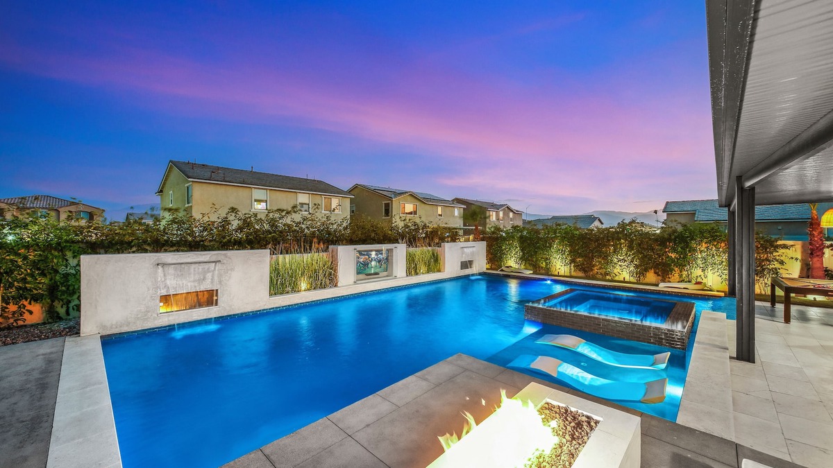 Coachella House | The Lagoon - Elegant design, Large Pool, Games