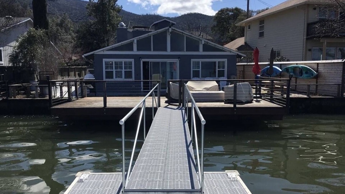 Soda Bay House | The Lake Cottage on Soda Bay-Pet Friendly, Private Deck, Dock & Kayaks