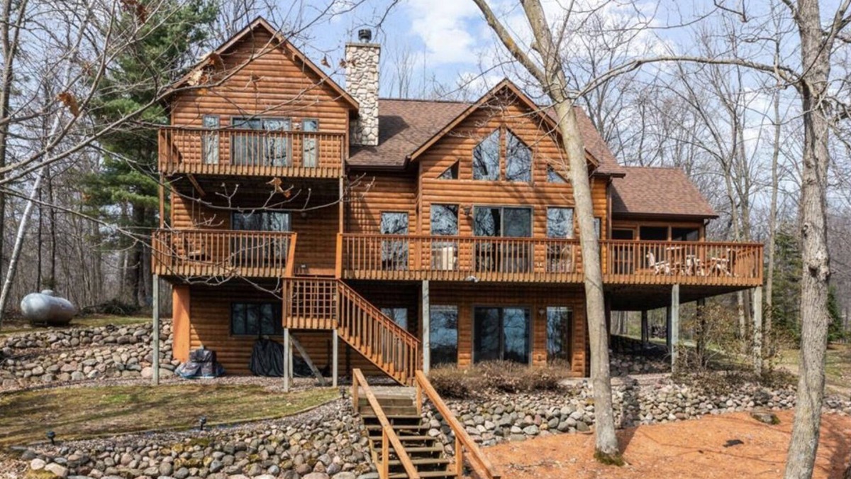 Cumberland House | The Lake Home on Beaver Dam Lake in Cumberland, Wisconsin
