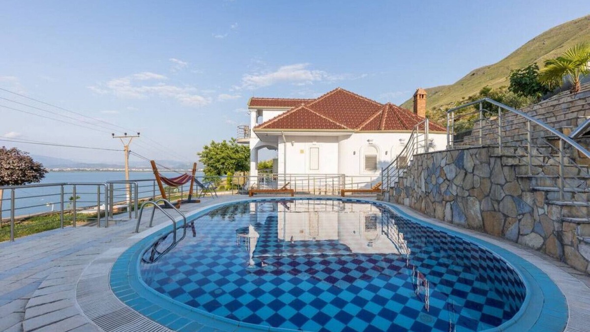 Shkoder House | The Lake House 1 by PikHost