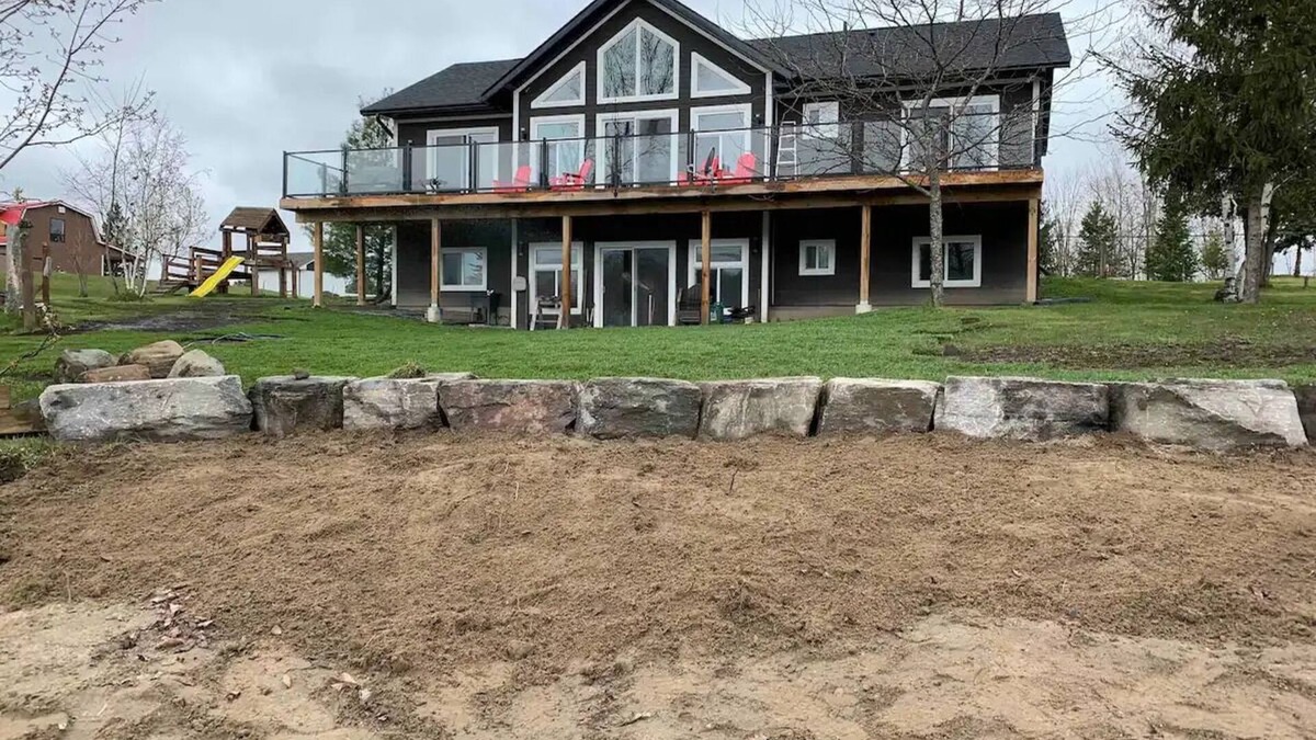 McKellar Cottage | The Lake House on Mantiouwabing Parry Soundnn