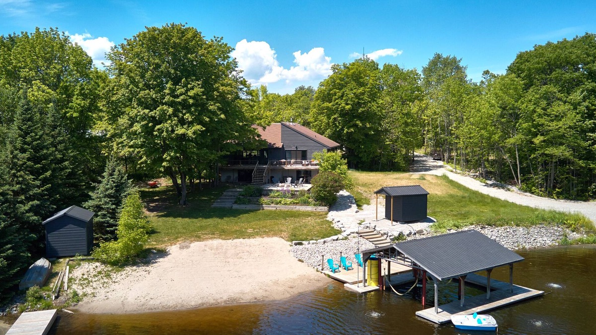 Georgian Bay Cottage | The Lake House! Private 3.6 Acres Family Retreat!