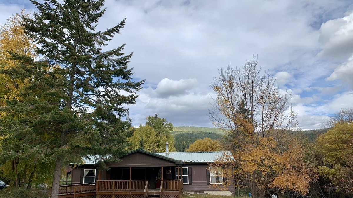 Lake Mary Ronan Cottage | The Lake Mary Ronan Lodge w/Waffles!