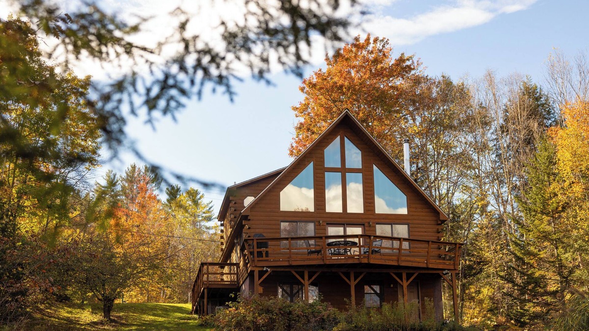 Woodsville House | The Lake's End - Beautiful Lakefront Log Home in the White Mountains