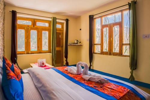 Sangla Hotel | The Lake View Resort