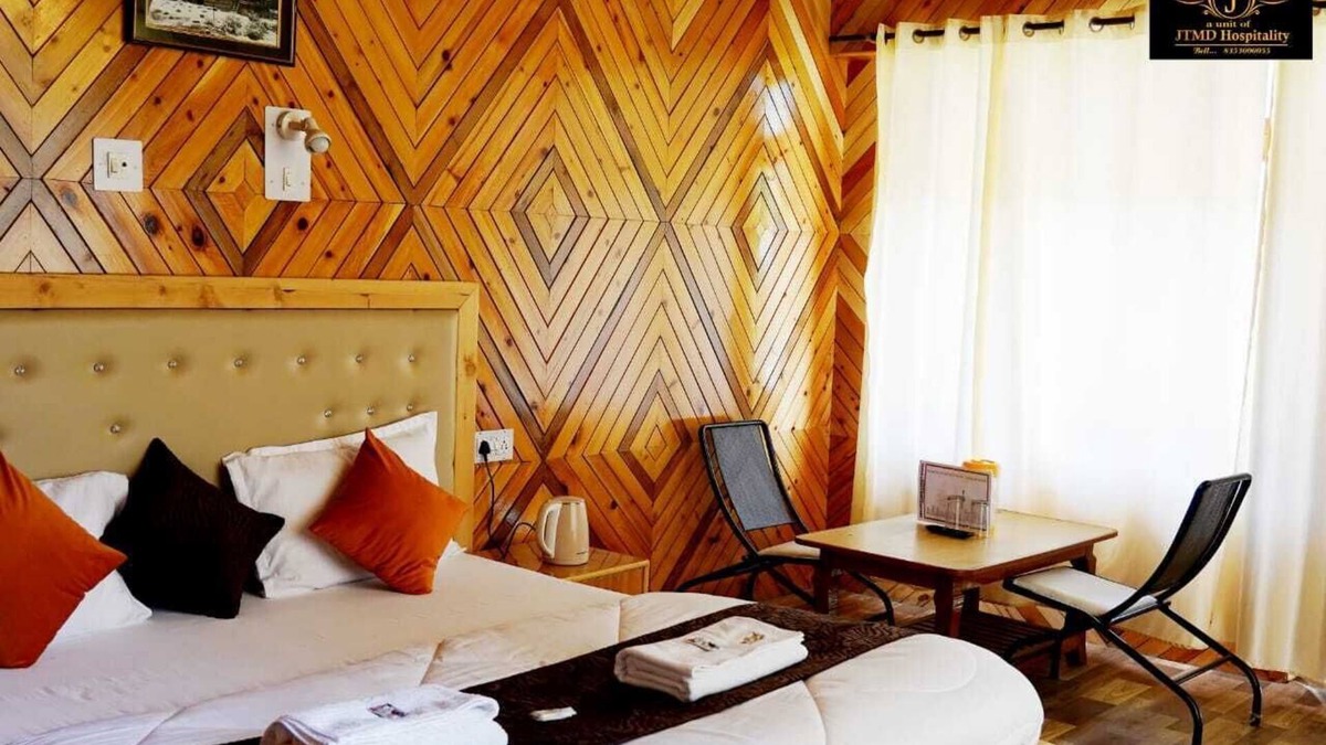 Sangla Hotel | The Lake View Resort