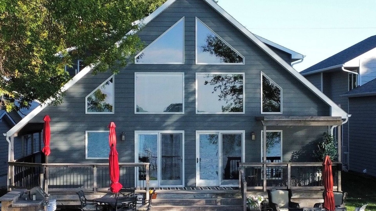 Elwood House | The Lakehouse at Johnson Lake – Your Perfect Getaway!