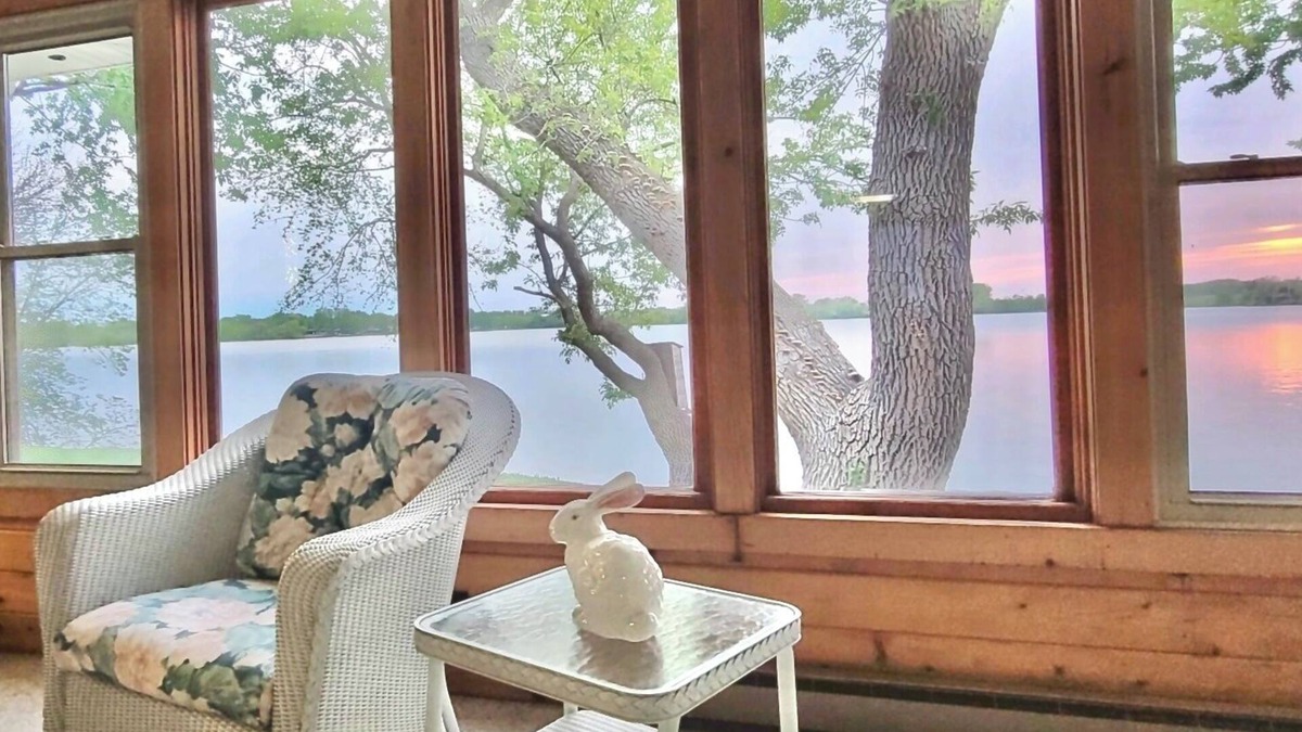 Hartford House | The Lakehouse - Entire Home & Private Lakeshore