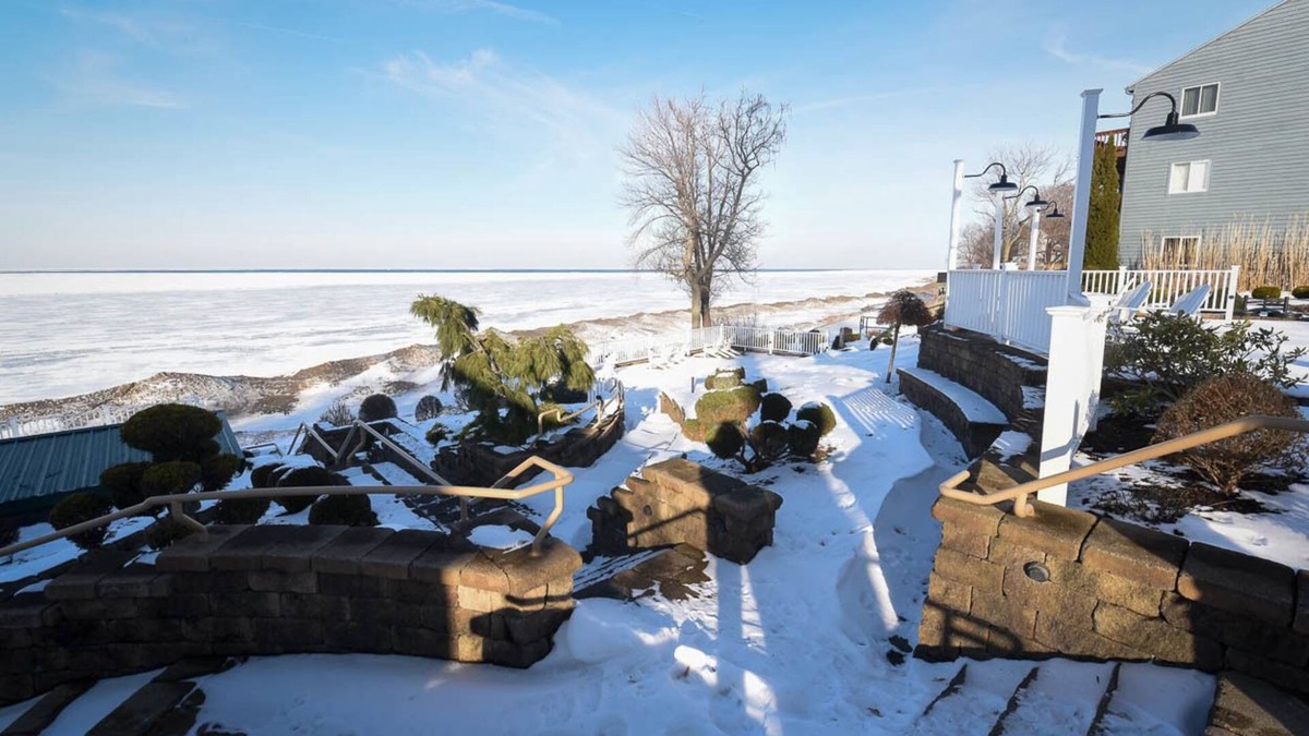 Geneva-on-the-Lake Hotel | The Lakehouse Inn