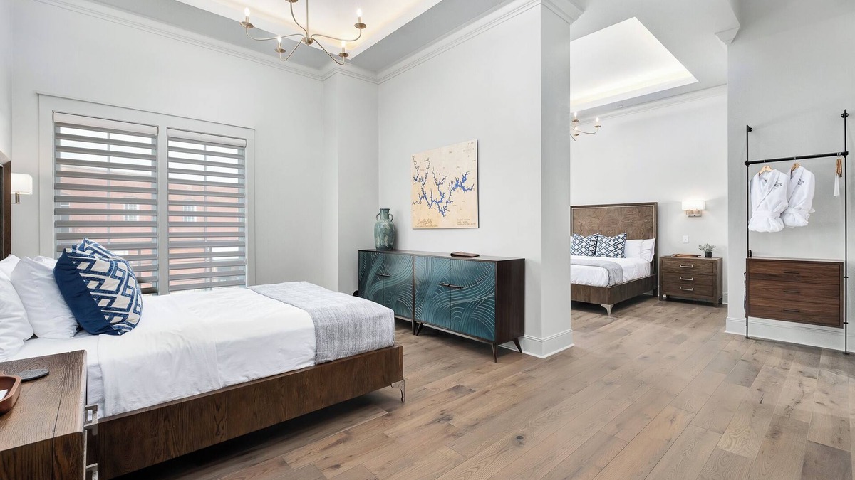 Cullman Hotel | The Lakes Suite | 5 Minutes from I65 | In the heart of Cullman
