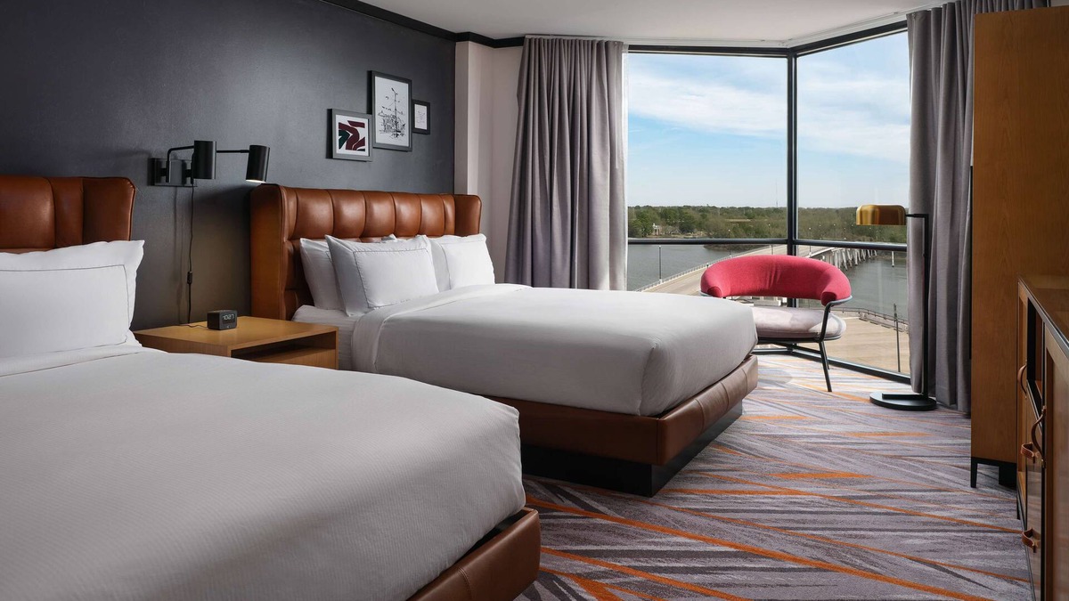 Victoria Boulevard Historic District Hotel | The Landing at Hampton Marina, Tapestry Collection by Hilton