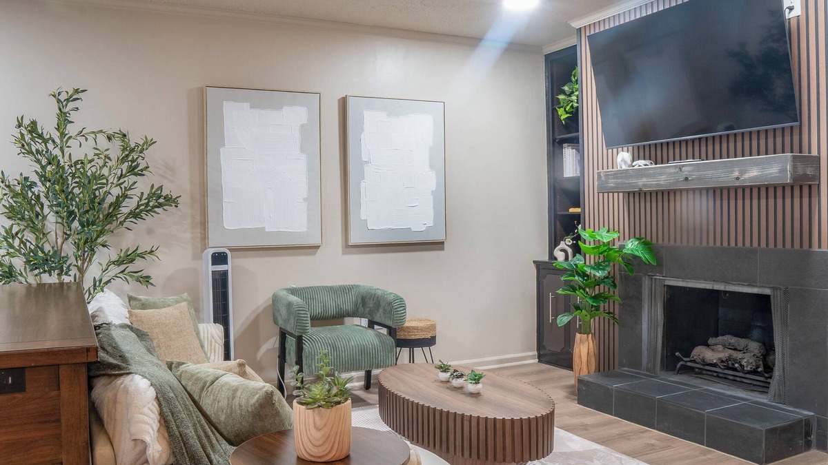 Gunter Afs House | The Landmark Residence-Cozy 3-bedroom condo in quiet neighborhood
