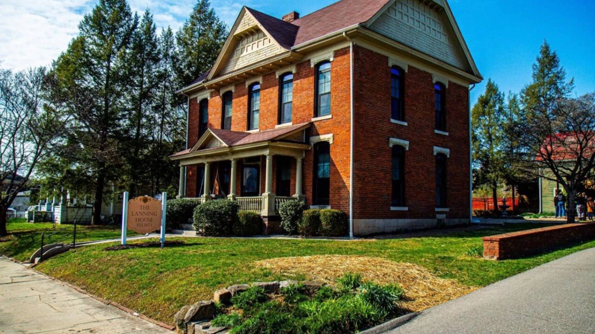 Salem House | The Lanning House: 3-bedroom house in fabulous downtown Salem with AC