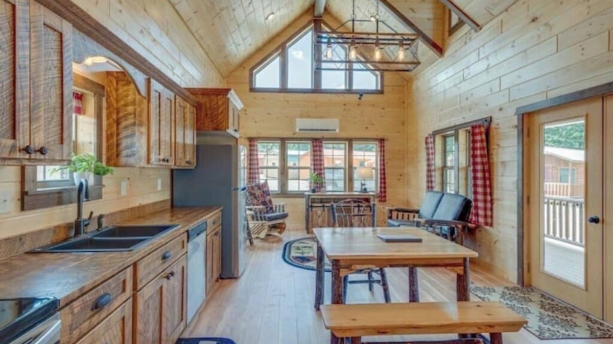 Dickson County Cabin | ~The Laramie~ 2-bedroom, 2 bath Log cabin near Charlotte rustic but comfortable