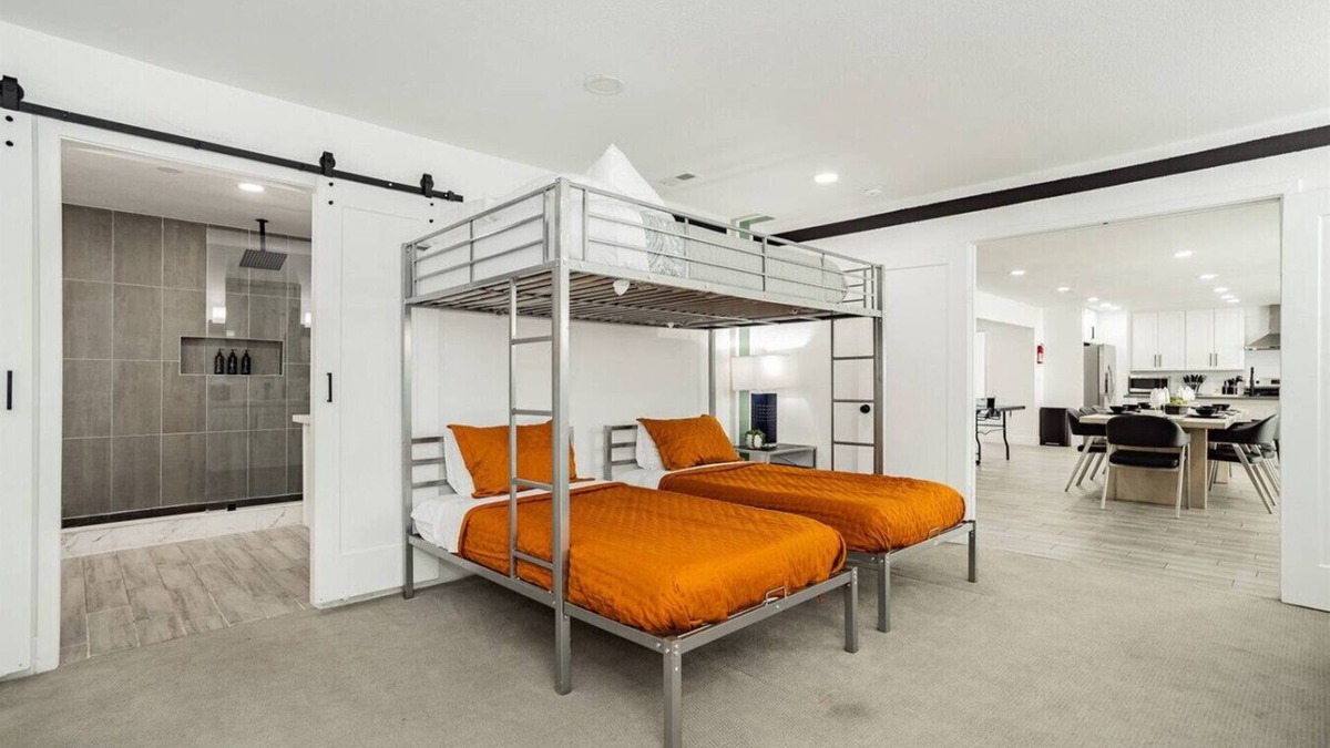 Las Vegas Apartment | The Las Vegas Entertainer: Games, Location + Views