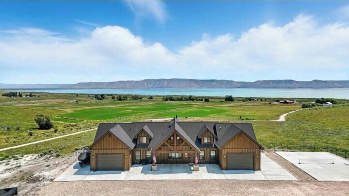 Fish Haven House | The Last Frontier - Hot Tub. Basketball Court . Teepee. 20 Acres with Lake Views