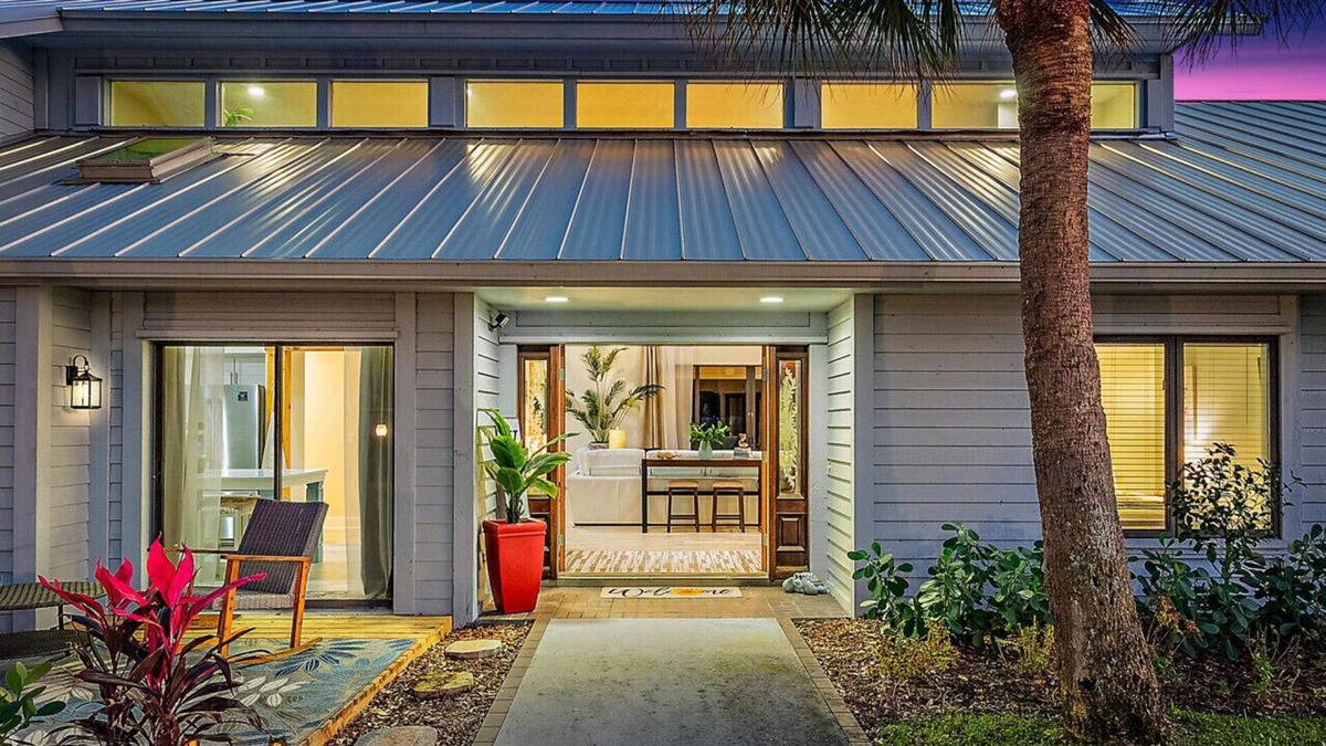 Hobe Sound Apartment | The Latitude Adjustment! Hobe Sound, Bike To Beach