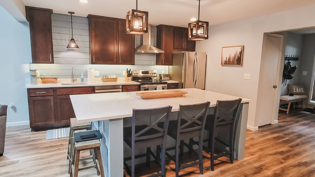 Thayerville House | The Lazy Bear - Newly updated townhome in Deep Creek. Minutes to everything!