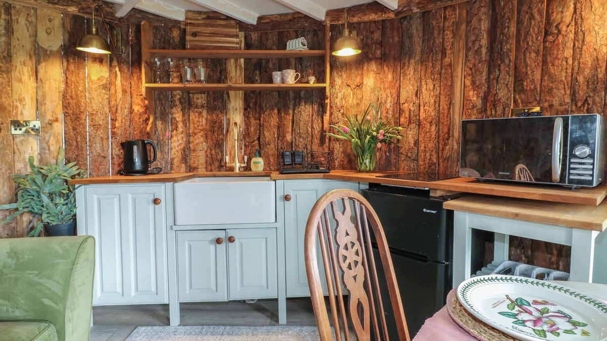 Rugeley Cottage | The Lazy Squire by The Water