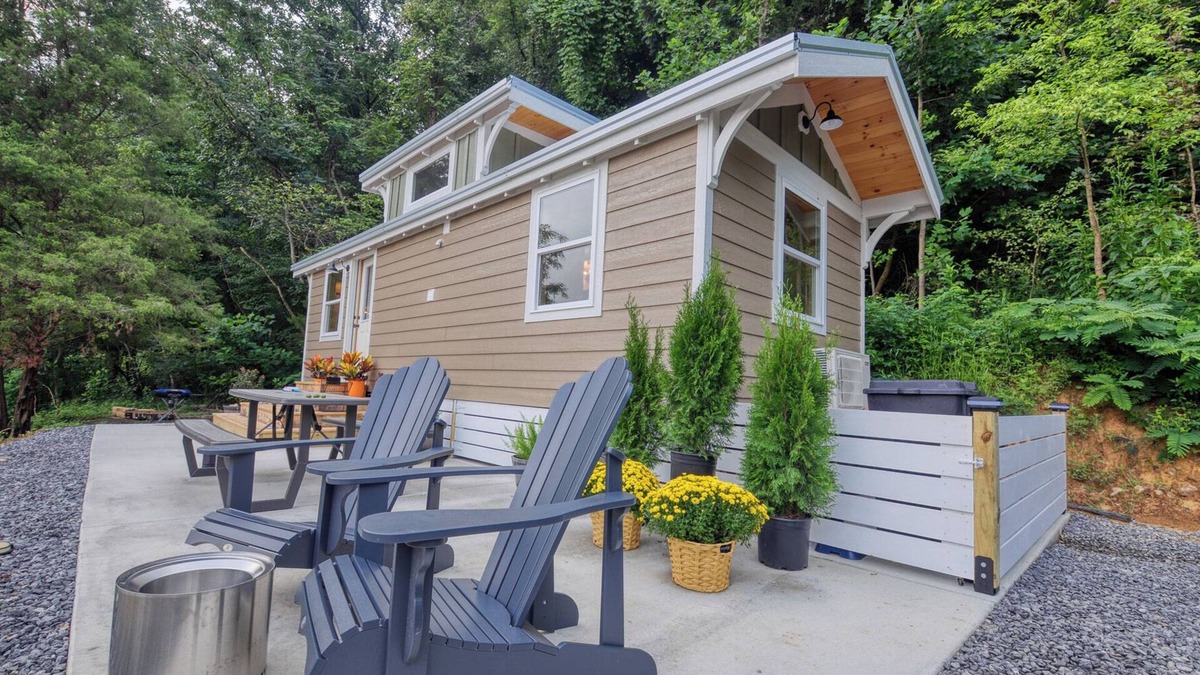Newport Cabin | The Leconte Tiny Home Overlooking the Pigeon River