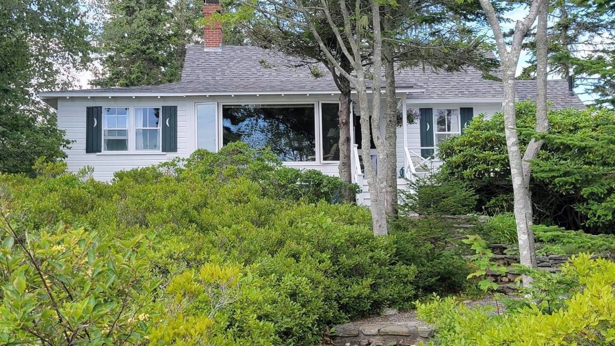 Newagen House | THE LEDGE ON SOUTHPORT ISLAND | 3 Bed, 2 Bath