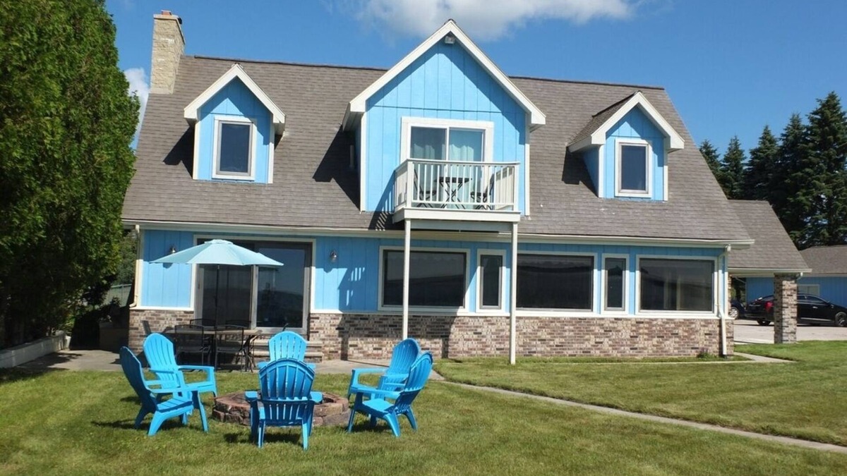 Alpena House | The Life Aquatic - Gorgeous Lakefront Home with Kayaks Included!