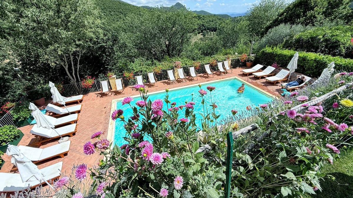 Spoleto House | The life of an Aristocrat on a country estate Stay in the mansion Sleeps 10