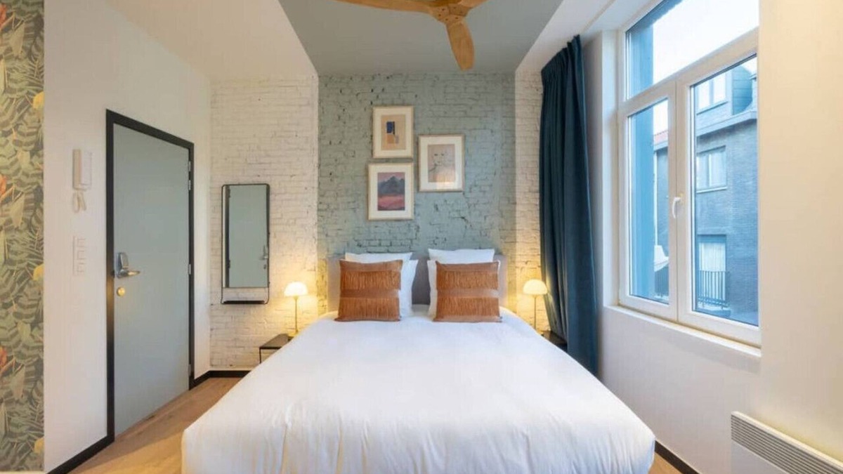 Sint-Andries Apartment | The Light Blue Parrot