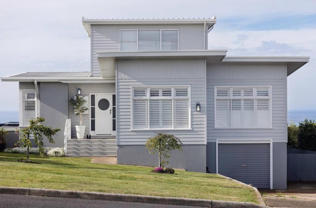 Devonport House | 'The Light-House' Entire Home with Coastal Views