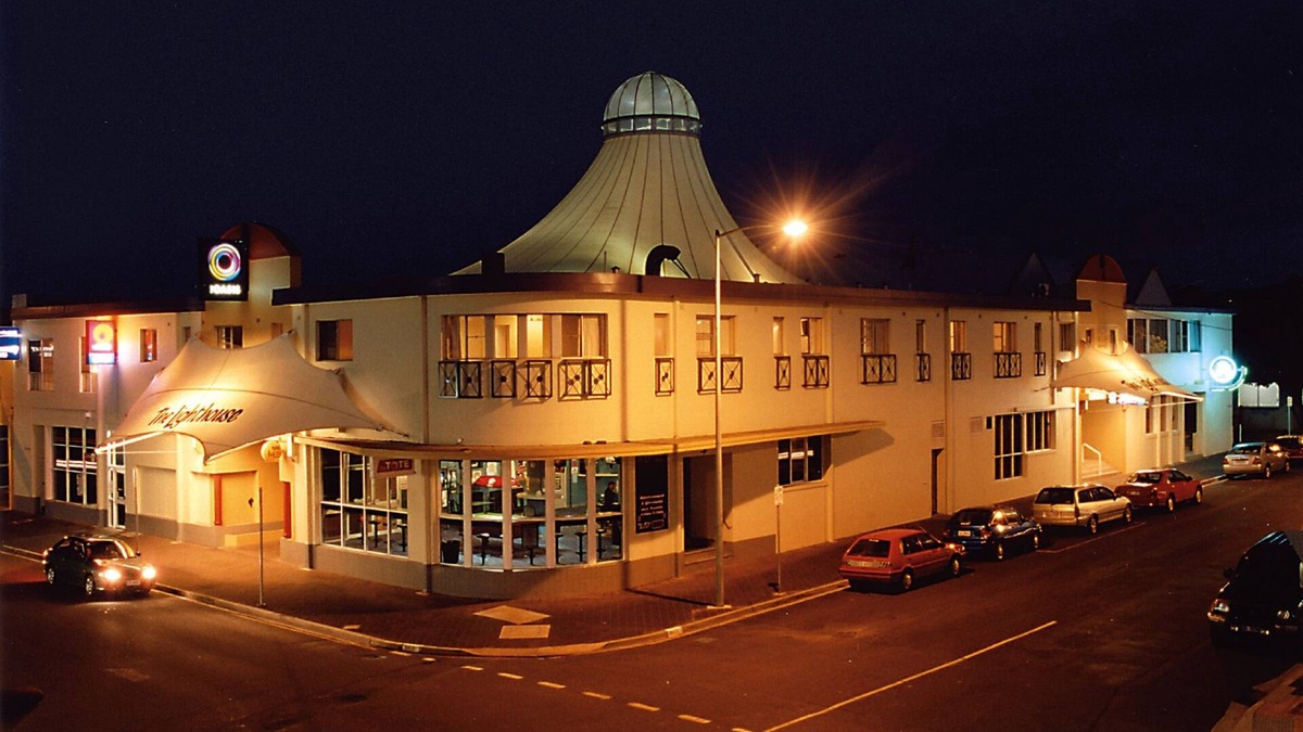 Ulverstone Hotel | The Lighthouse Hotel