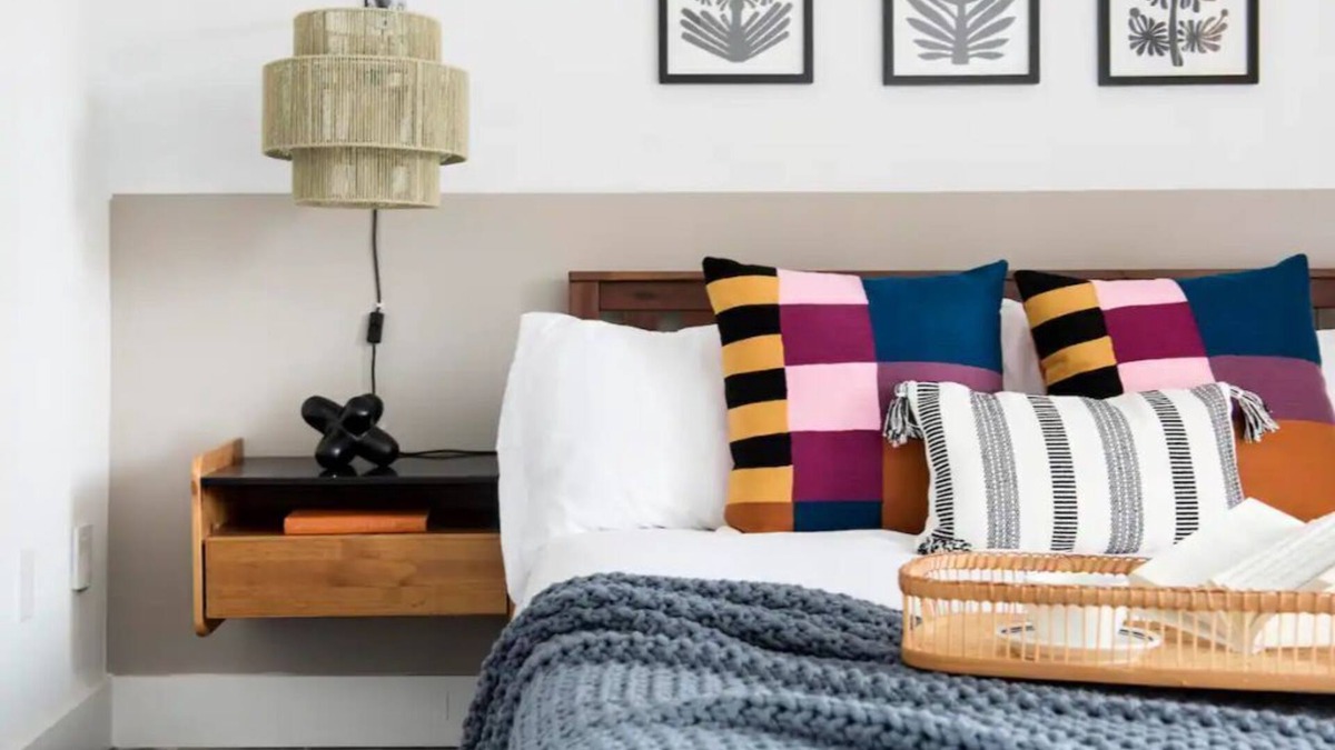 Virginia Highland Apartment | ~The Lillian~ Downtown Rooftop Skyline Cozy