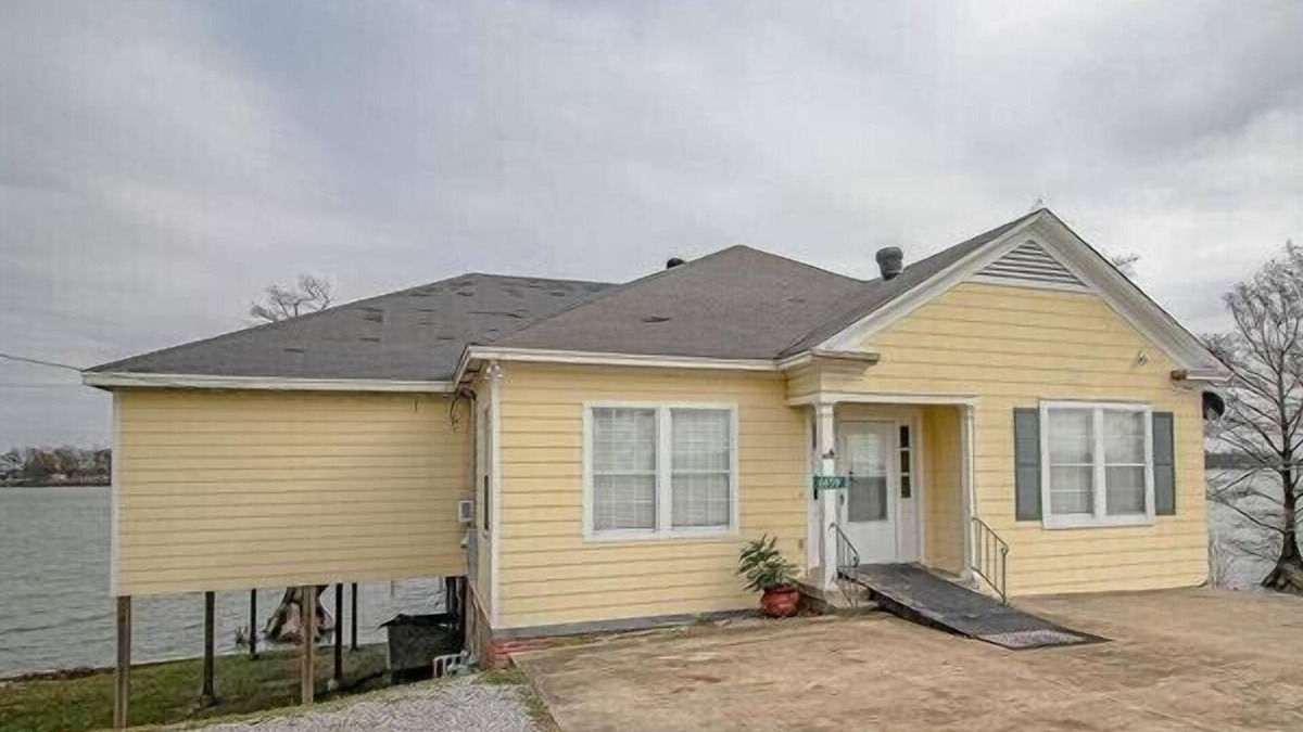 Lake Providence House | The Lily Pad