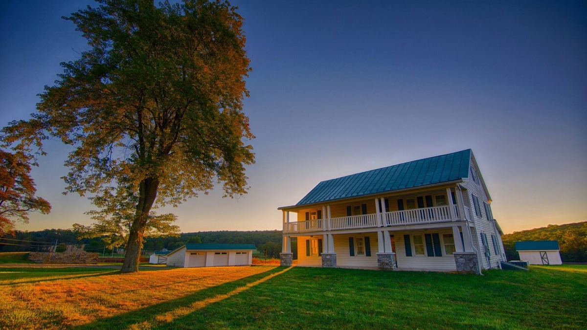 Sabillasville House | The Lincoln House (or for retreats book the whole Caboose Farm compound)