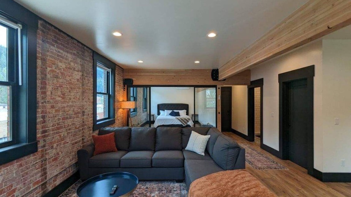 Wallace Apartment | The Linden Lofts at Albertini’s- Downtown Luxury Lofts #1