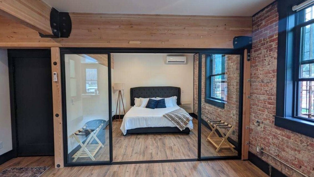 Wallace Apartment | The Linden Lofts at Albertini’s- Downtown Luxury Loft #4